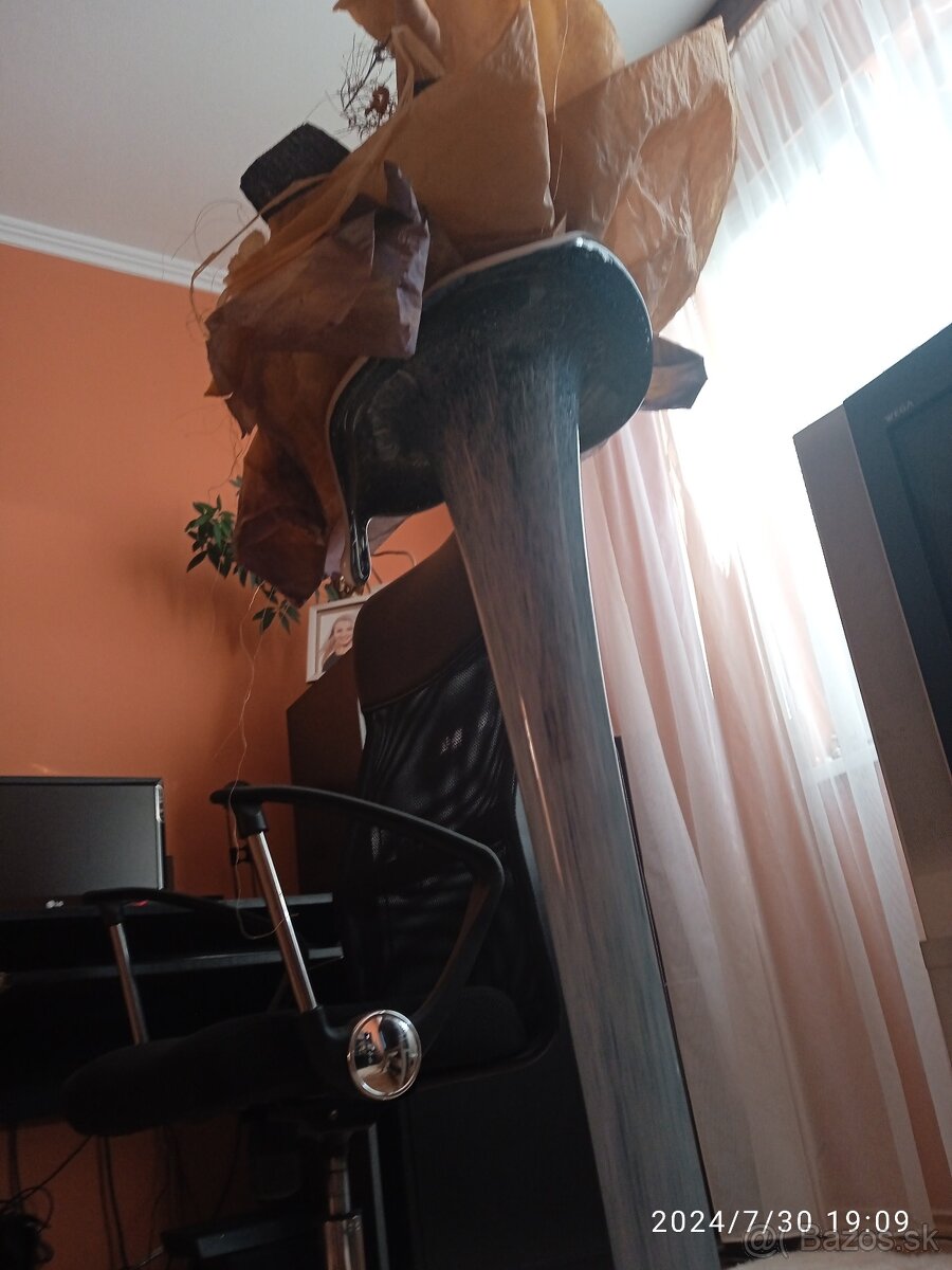 VYSOKA SKLENENA VAZA PLUS VAZY - 2