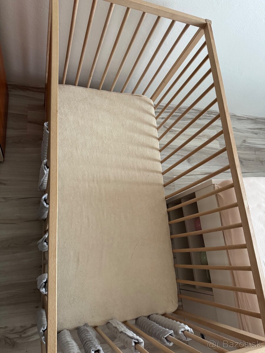 Postieľka+ dve jedalenske stoličky - 2