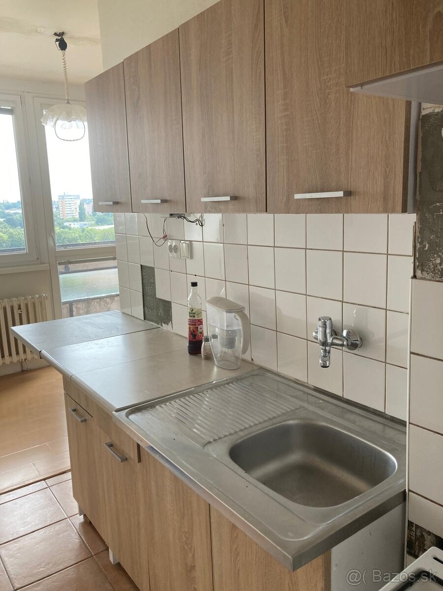 Predám kuchynskú linku v dekore dub bardolino. - 2