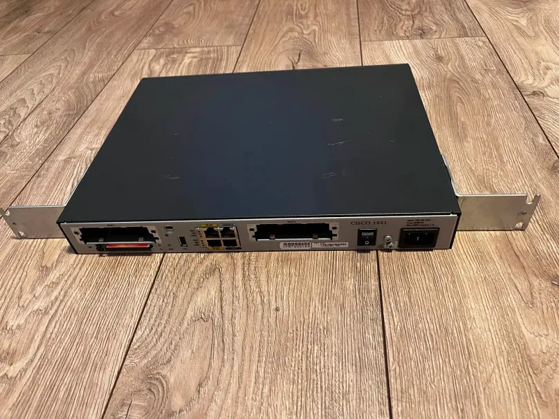 Predám Cisco 2621XM - 2