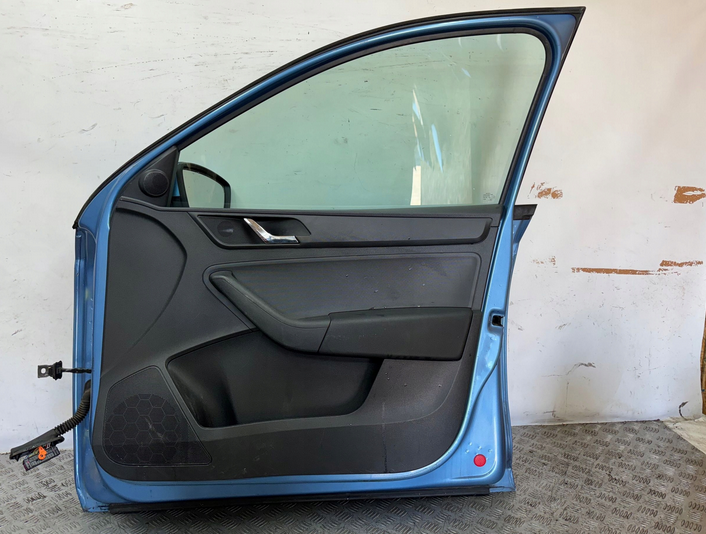 Škoda Rapid 2012- pravé predné dvere - 2
