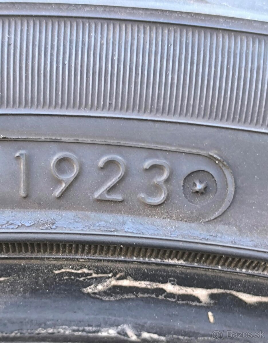 215/45/20 - 2