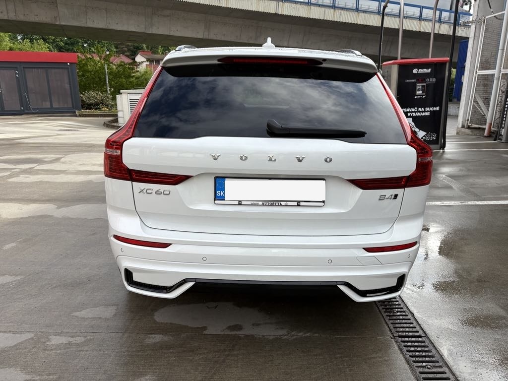 Volvo XC60 B4 145kW AWD Geartronic Plus Dark