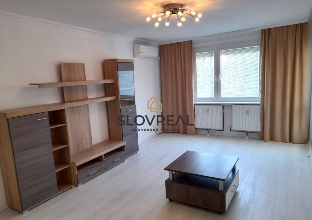 SLOVREAL - Predaj 4 izbového bytu v Banskej Štiavnici - 2