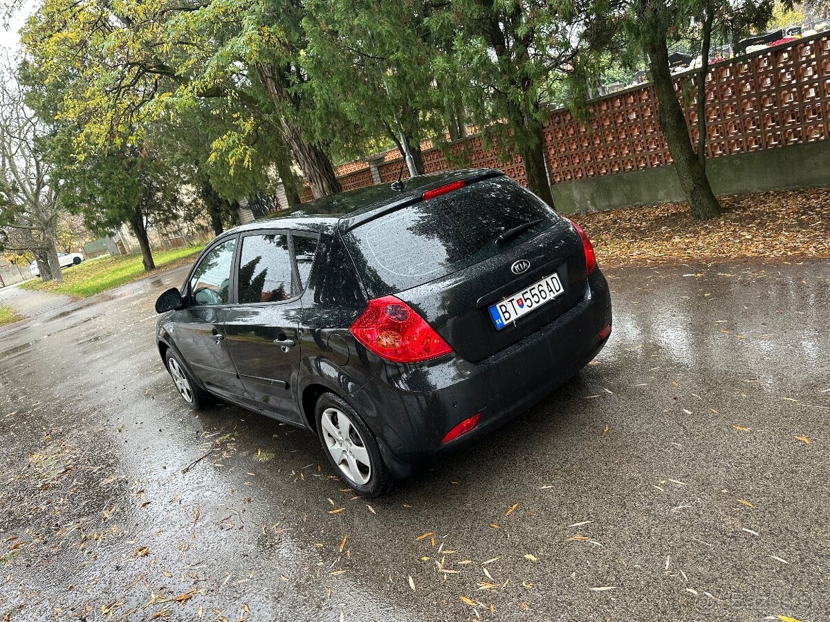 Predám kia Ceed 2009 1.6 92kw benzín - 2