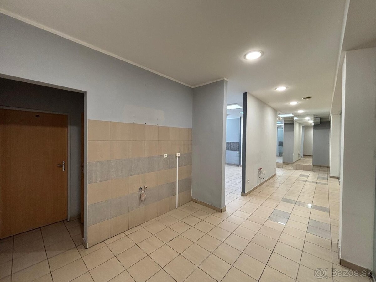 Prenájom obchodného priestoru v OD Prior v širšom centre PP - 2