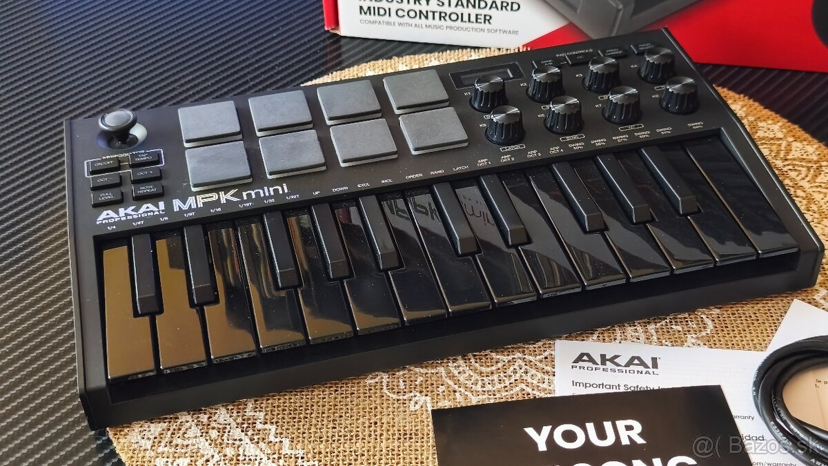 AKAI MPK mini MK3 BK edition. - 2