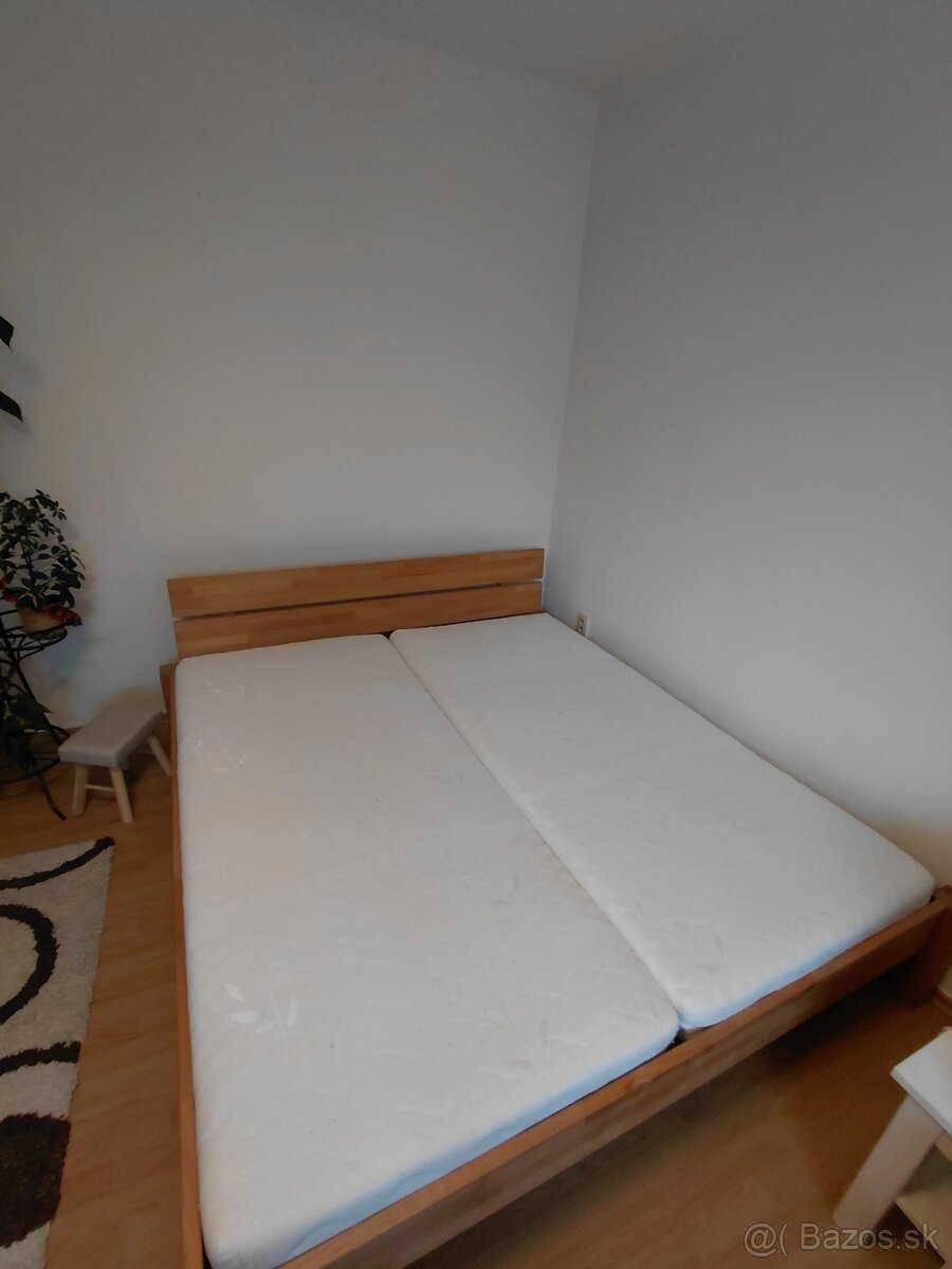 Manželská posteĺ - 2