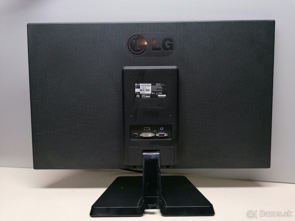 LG led monitor 27" uhloprička 68cm - 2