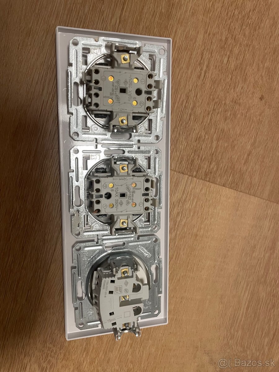 Vypínače a zásuvky Asofra - 2