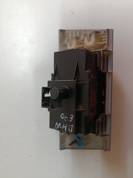 vypinac svetiel BMW E90 E91 693279204 40€ - 2