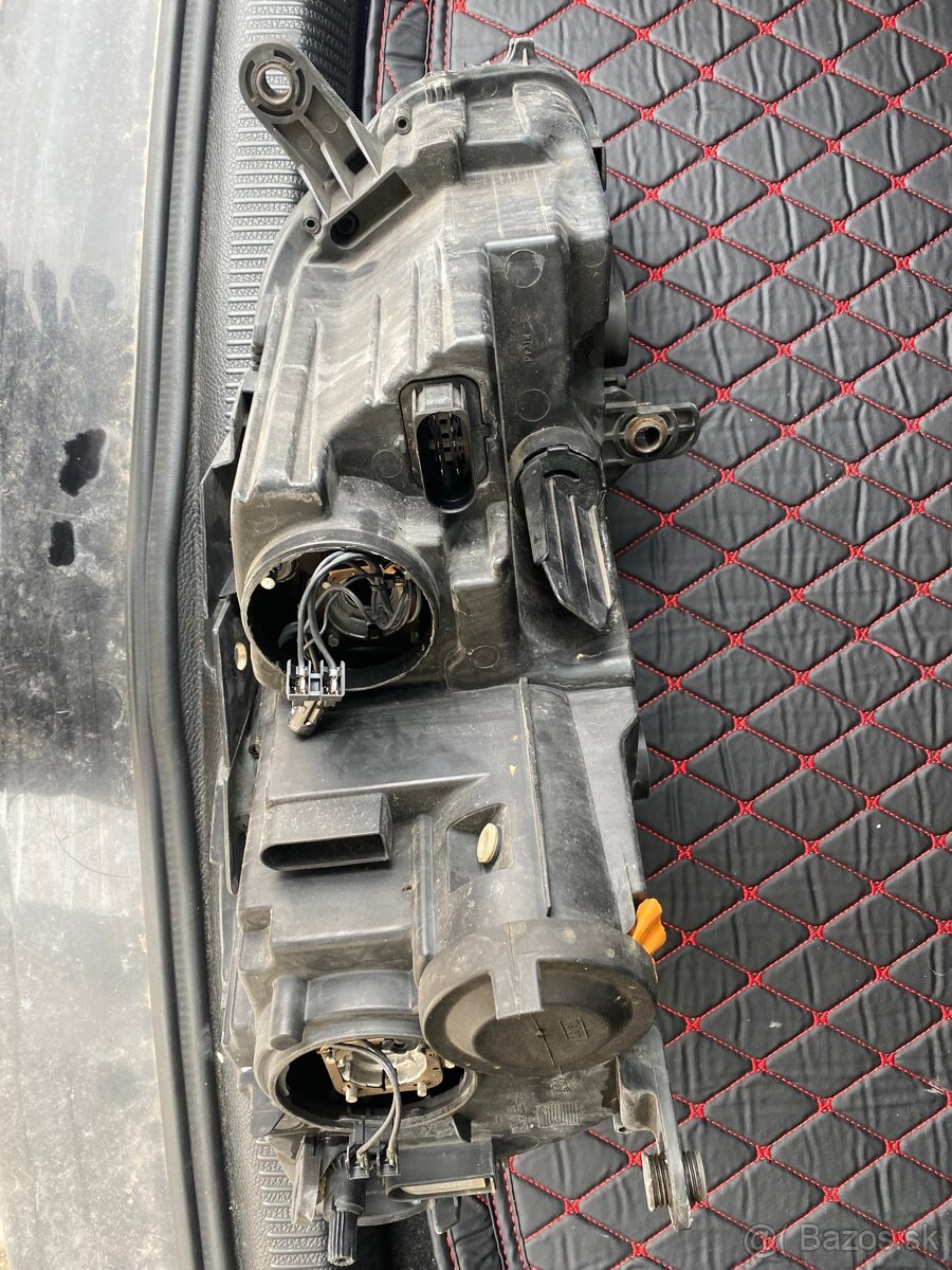 Predám ľavý halogénový svetlomet pre Passat b7 - 2