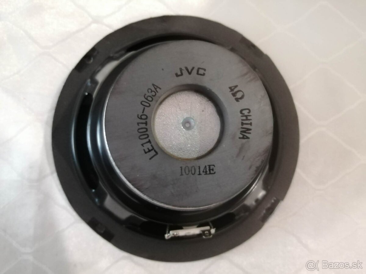 Basovy reproduktor-JVC - 2