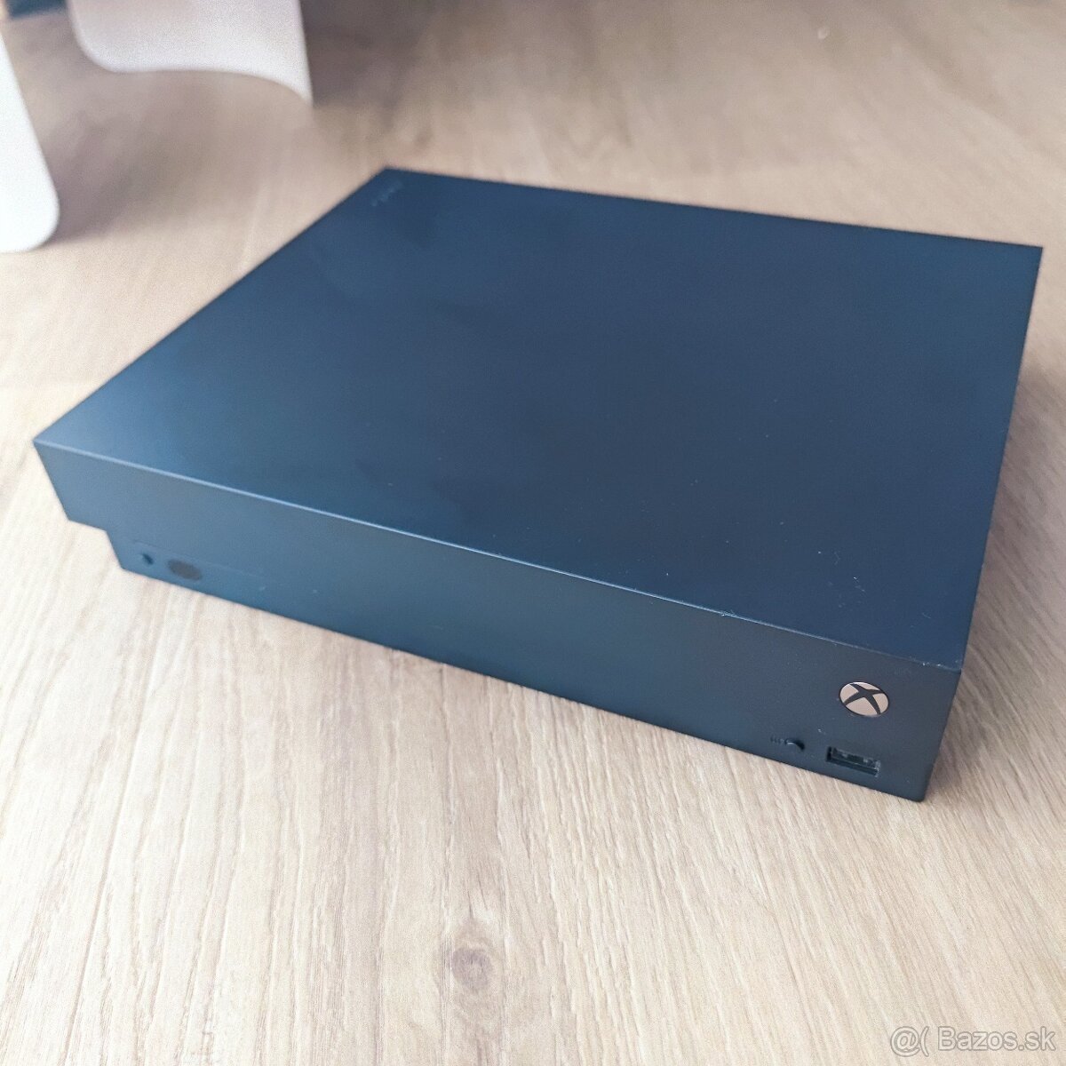 Xbox One X 1 TB / Ovládač / 2x Hra - 2