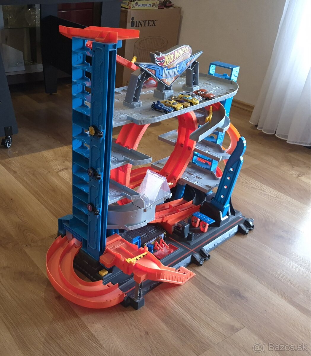 Hot Wheels Ultimate Garage + 6 malých áut - 2