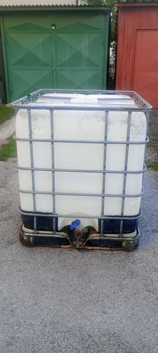 Nádrž na vodu 1000l. - 2