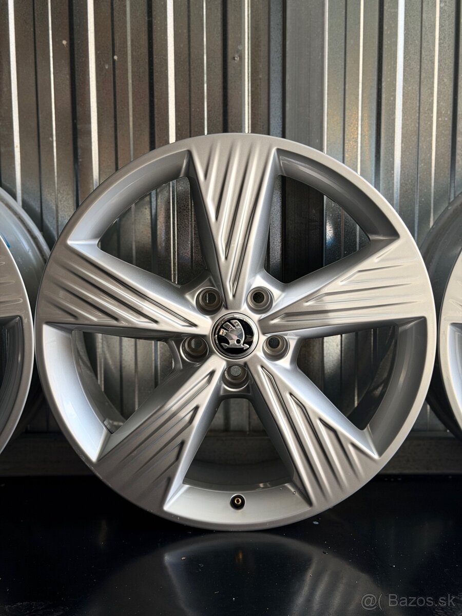 #22 Elektróny originál Škoda r19 - 2