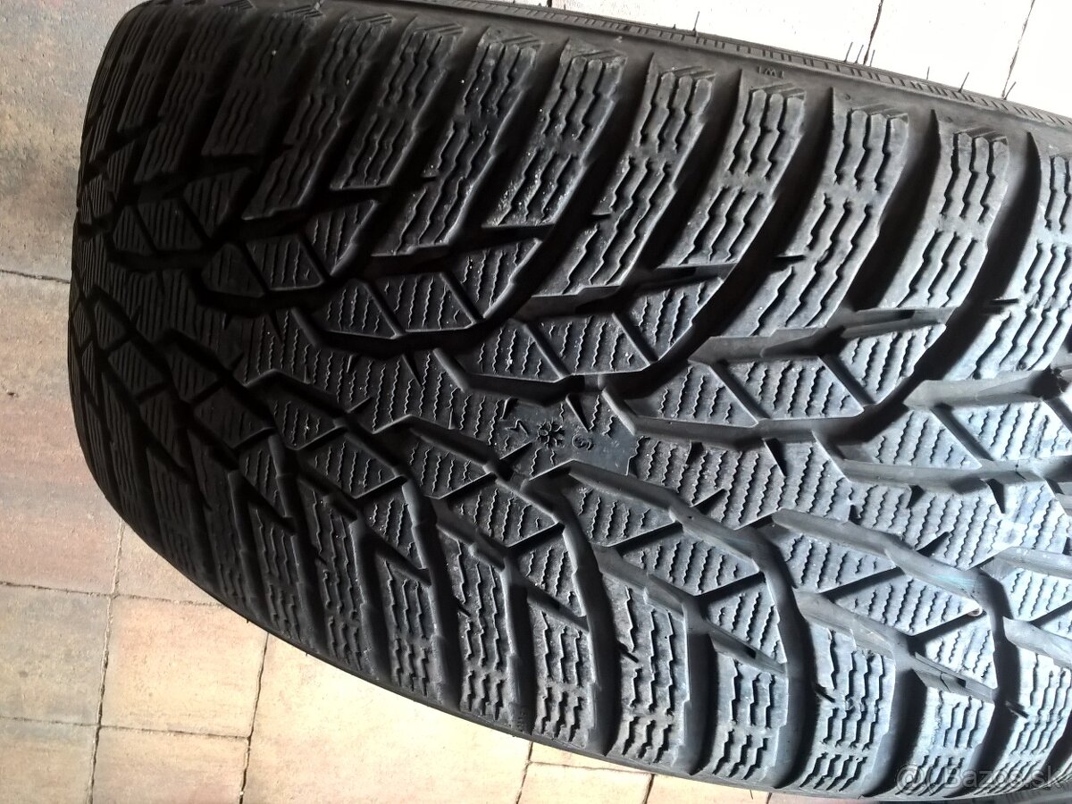 ZIMNÉ 225/45 R17 NOKIAN a DUNLOP cca 7-8 mm UŽ OD 35,-€/kus - 2