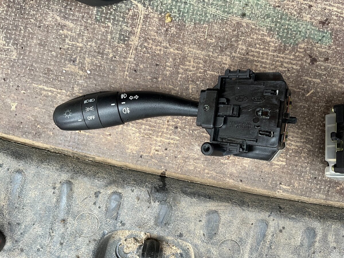 Hyundai i30 07 - 12 packa vypinac svetiel stieračov opierka - 2