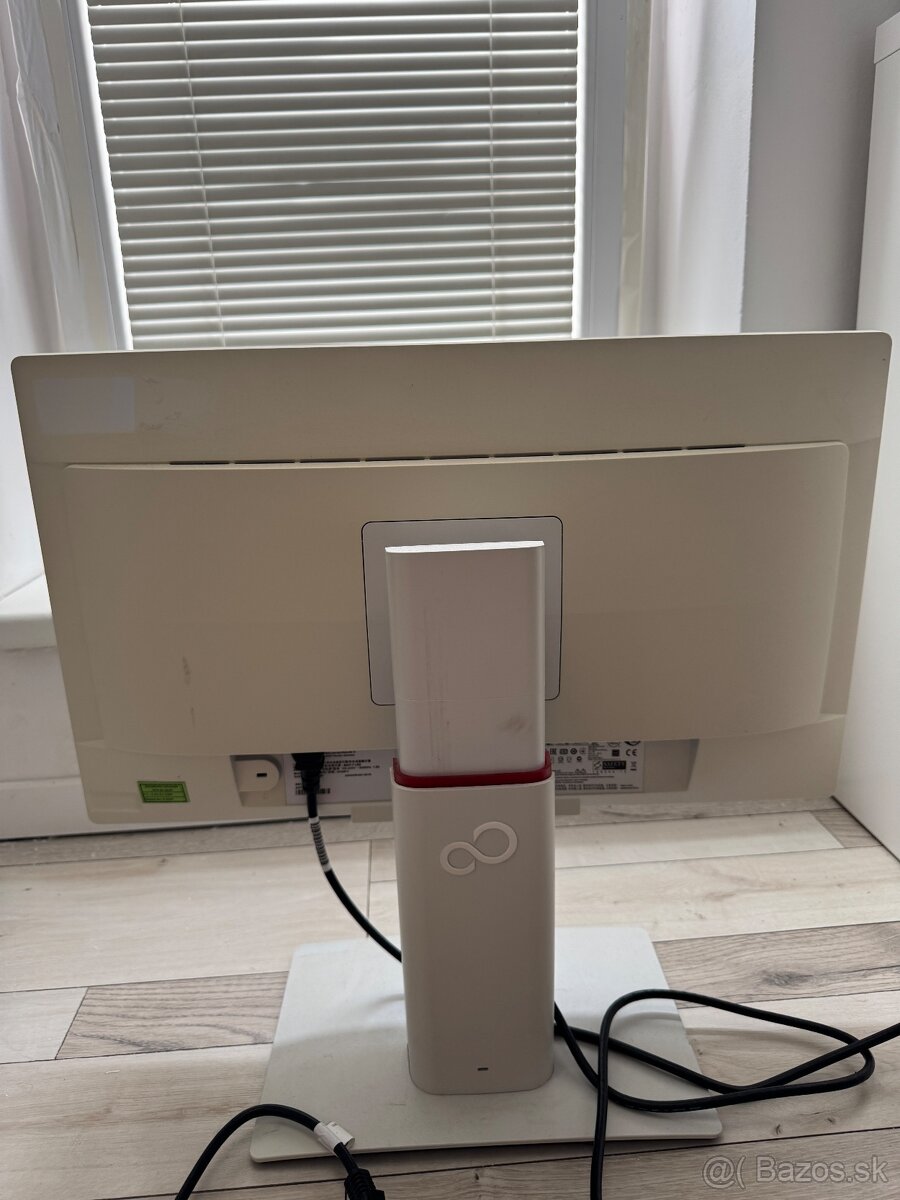 Fujitsu PC monitor - 2