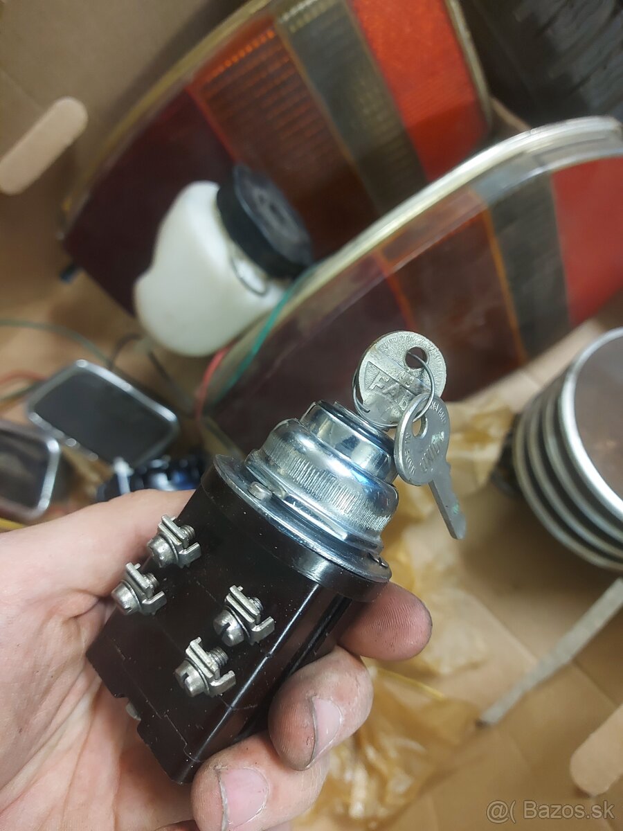 Predám zmes dielov na veterány ŠKODA, mnohé iné - 2