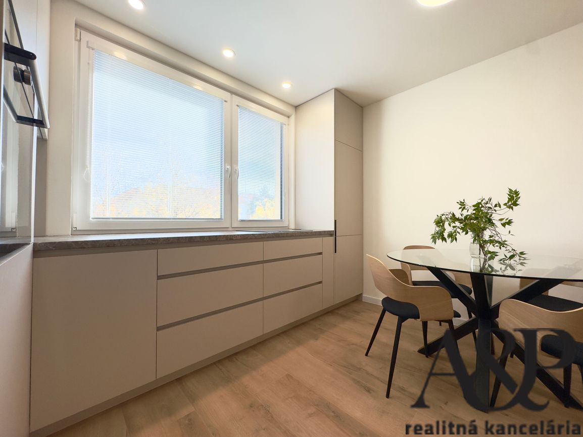 LUXUSNÝ 3 IZBOVÝ BYT V CENTRE MESTA, 68M2, NÁM. OSLOBODENIA, - 2