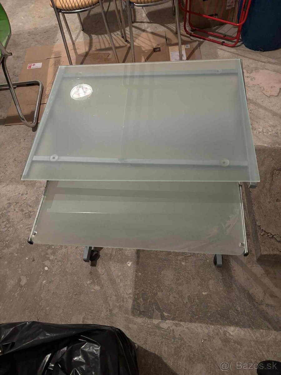 Sklenený PC stolík - 2