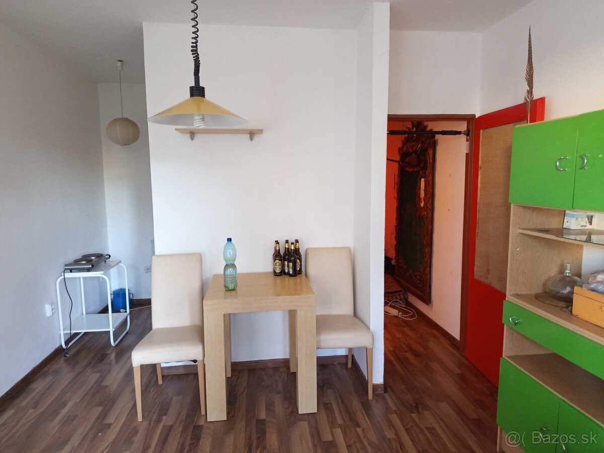1- izbový byt s loggiou v centre mesta Zvolen - 2