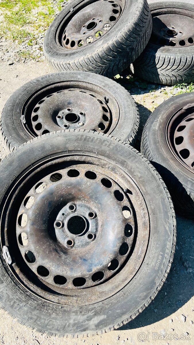 Predám 5 ks plechových diskov + VW 4x puklice - 2