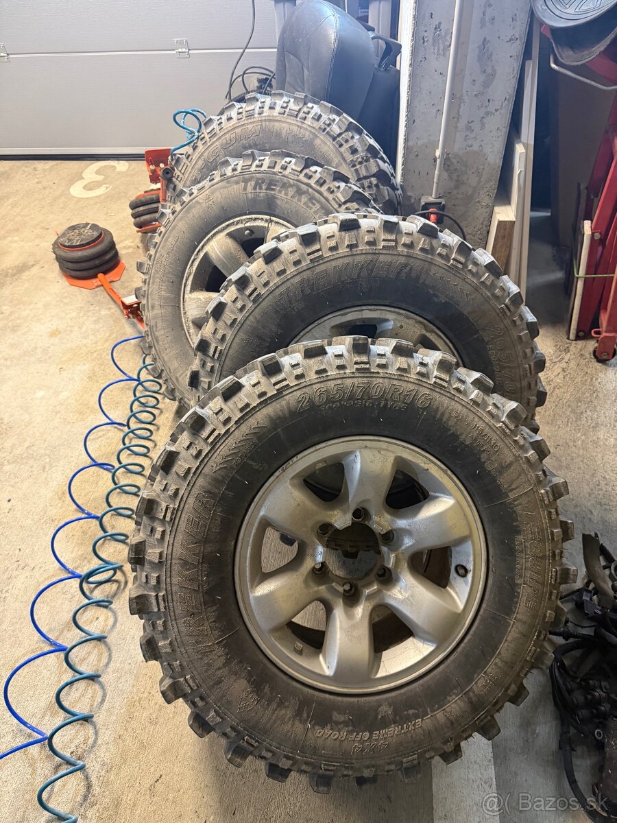 nissan patrol 265/70R16 - 2