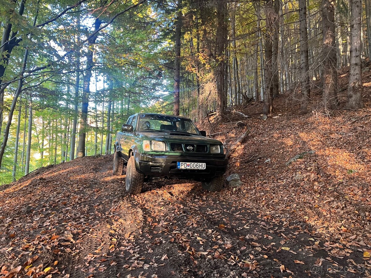 Predám Nissan navara d22 2.5 - 2