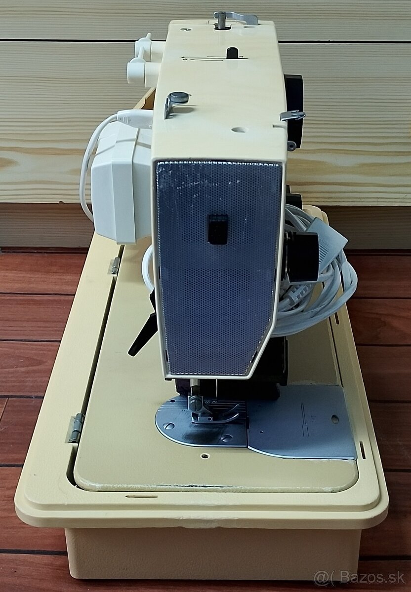 Šijací stroj Veritas. - 2