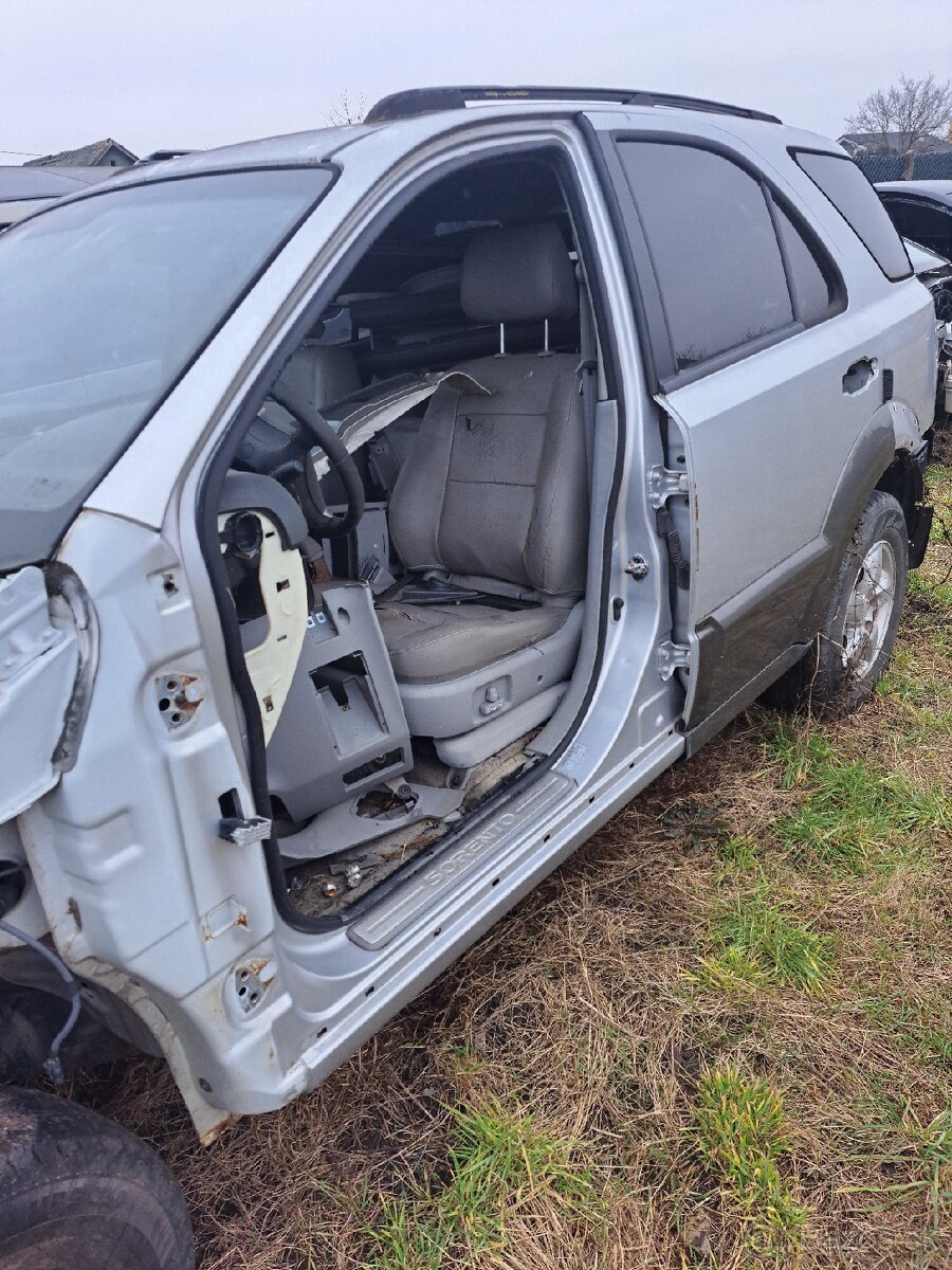 Rozpredam na nd kia sorento 2.5 - 2