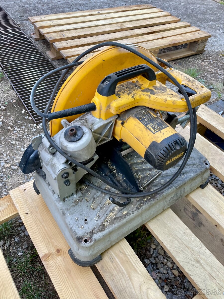 DeWALT rozbrusovačka - 2
