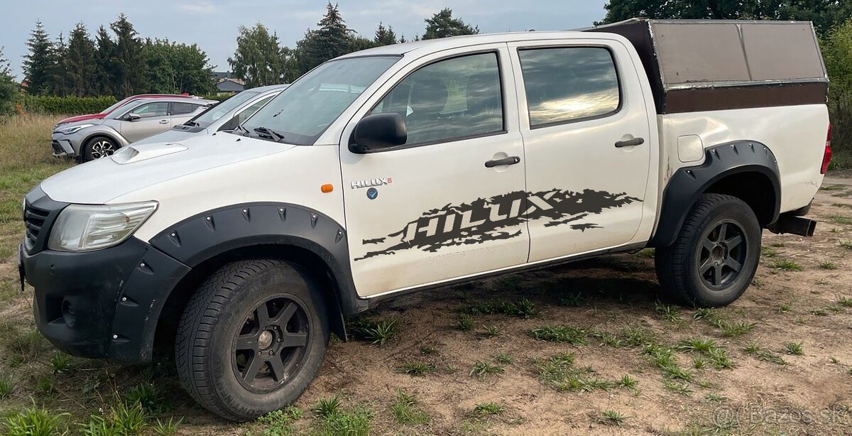 Pelepy nálepky na Toyota hilux 4x4 - 2