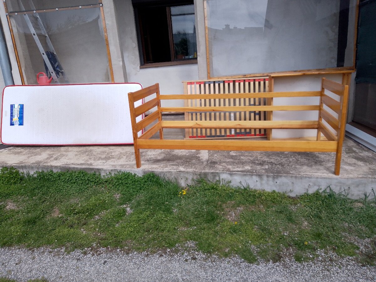 Posteľ z masívu - 2