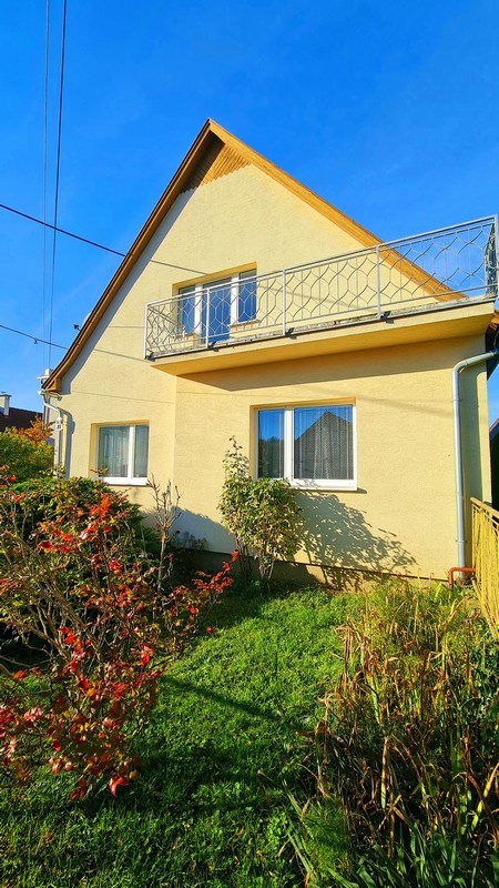 Rodinný dom v Nitrianskom Pravne,pozemok 1611m2+garáž,dielňa - 2