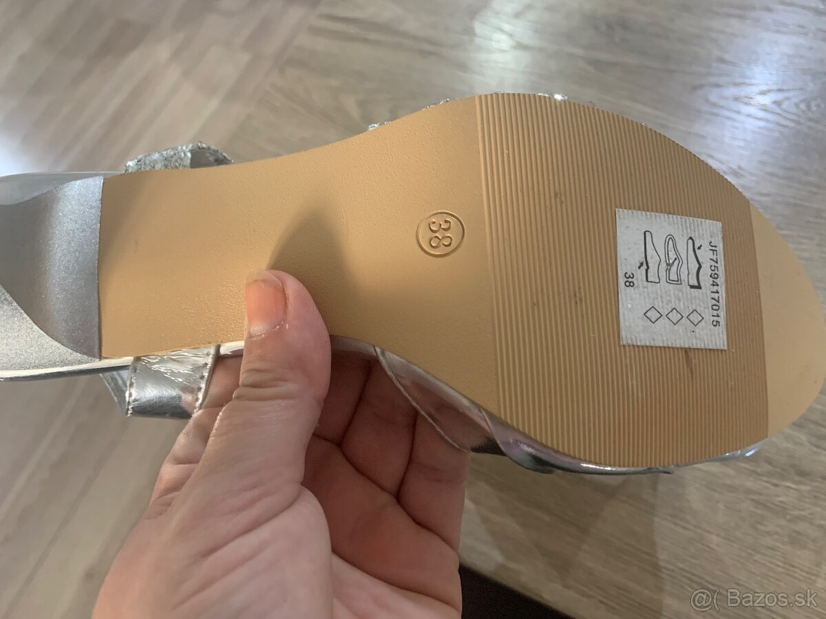 Strieborné sandálky - 2