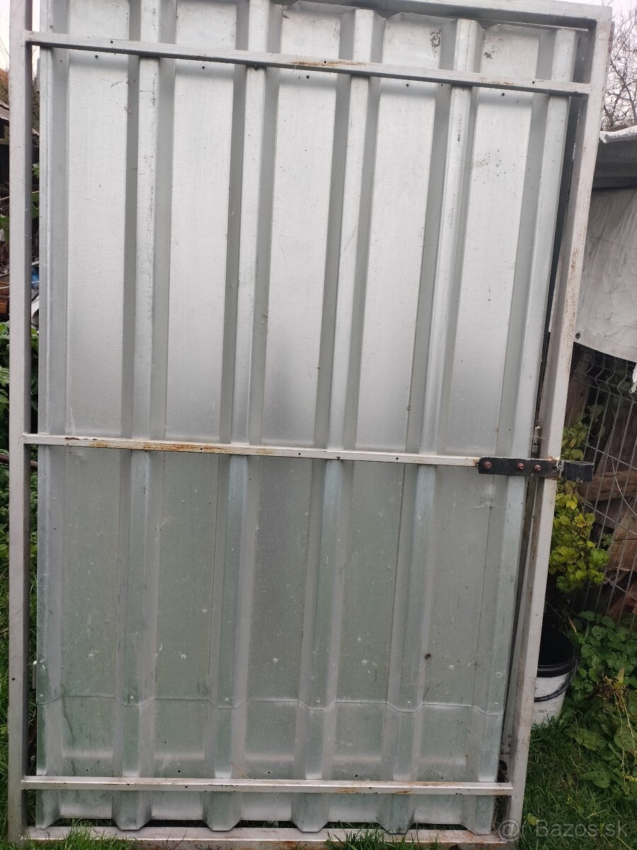 Predám Garažovu bránu A Dvere - 2