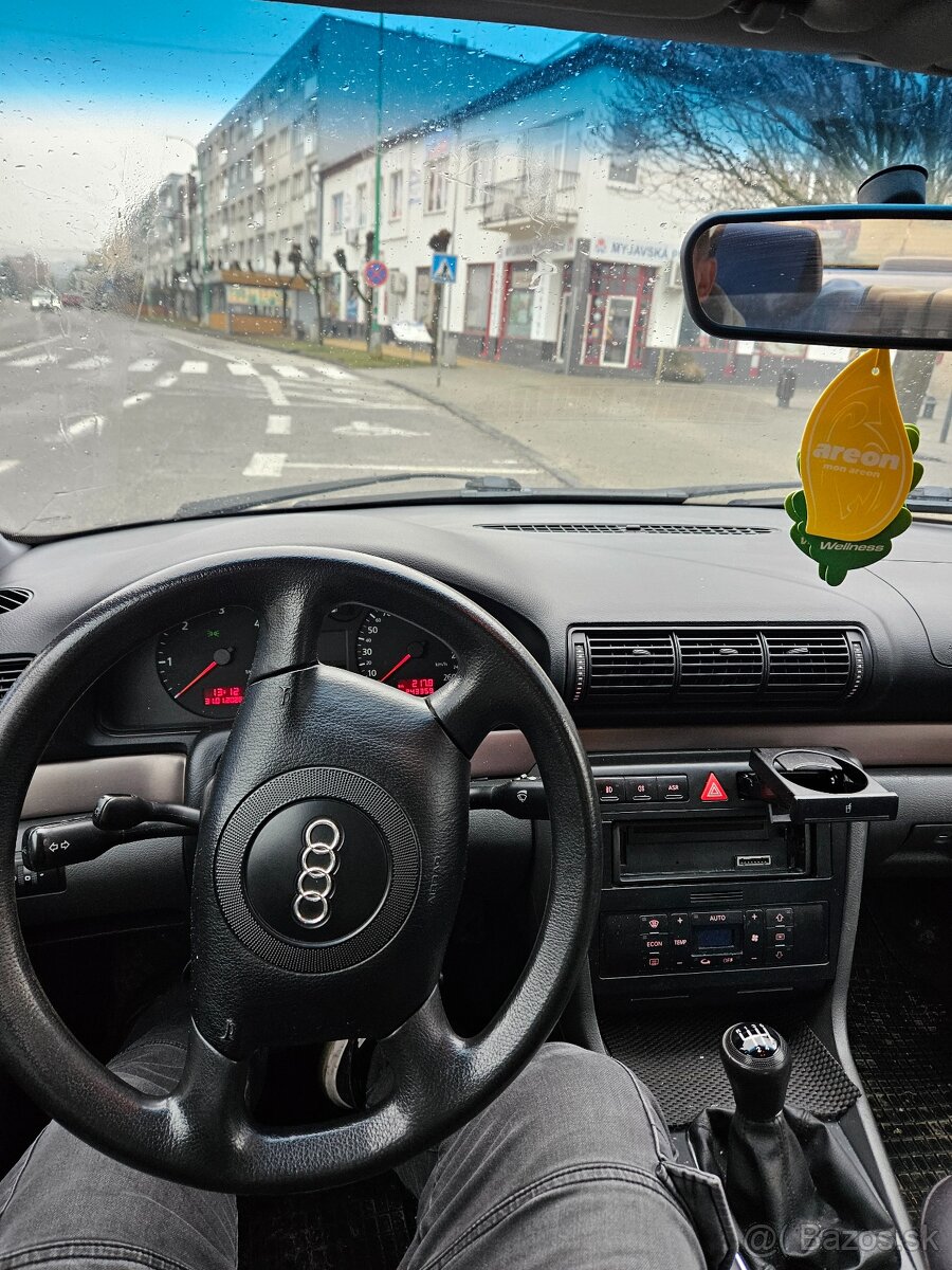 Audi a4 2,5 tdi 110kw - 2