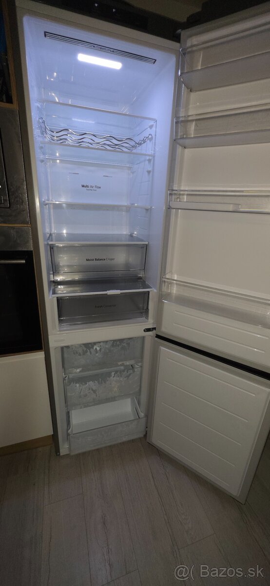 Chladnička s mrazničkou LG - 2