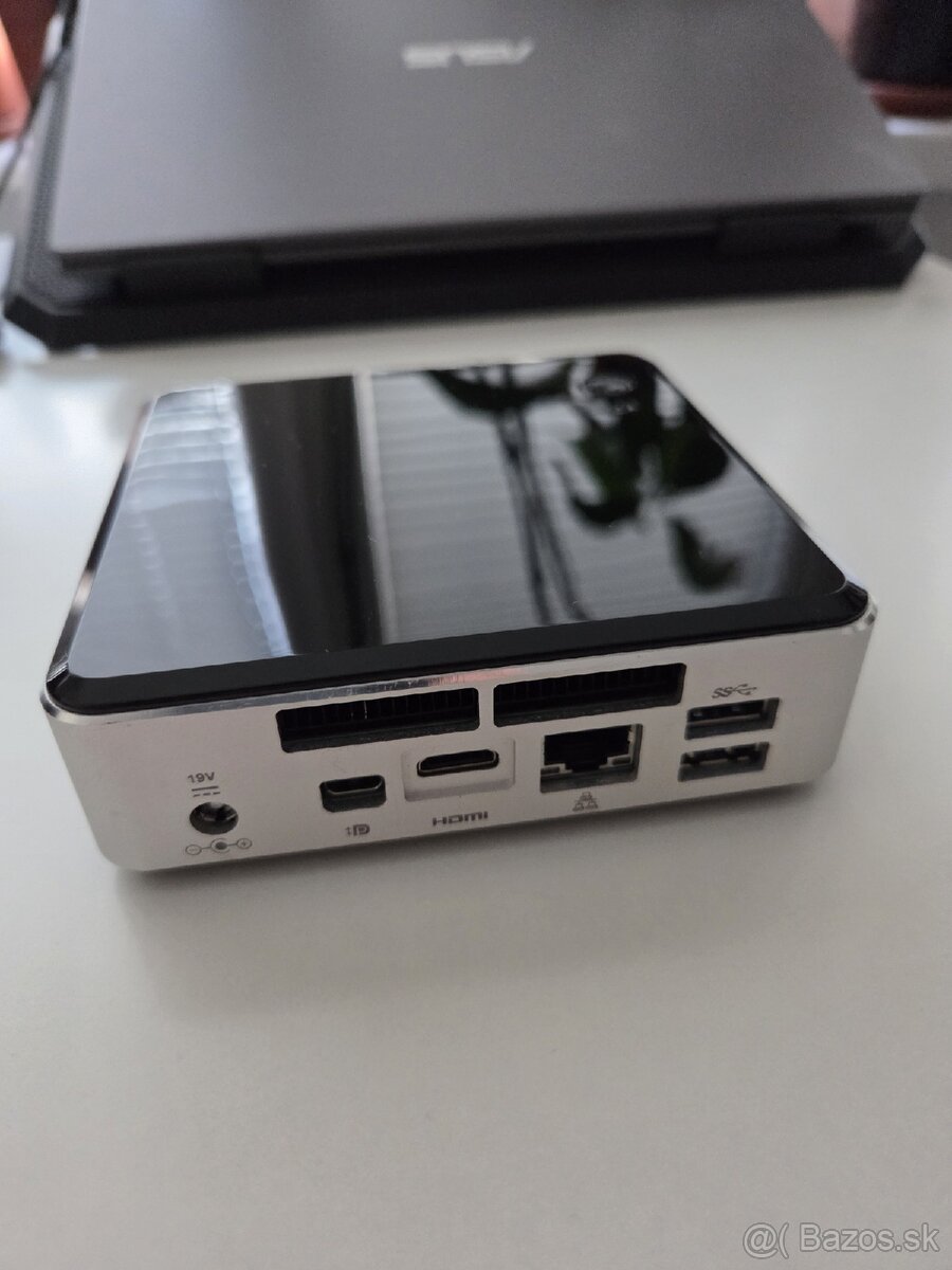 Mini pocitač Intel NUC - 2