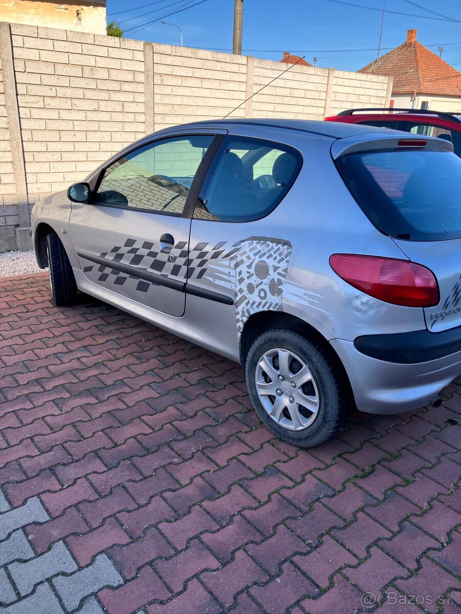 Peugeot 206 1,4 benzín - 2