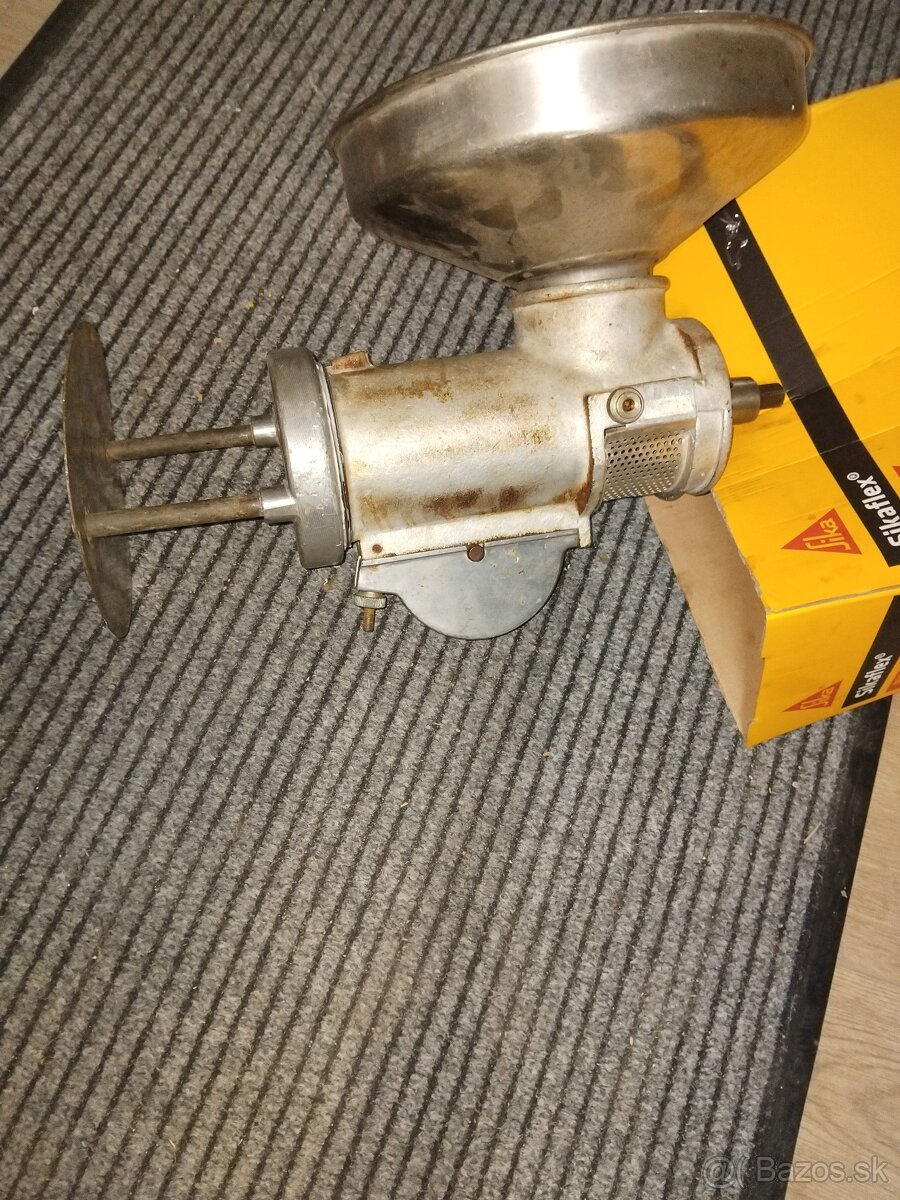 Robot Alba mlynček na mäso - 2