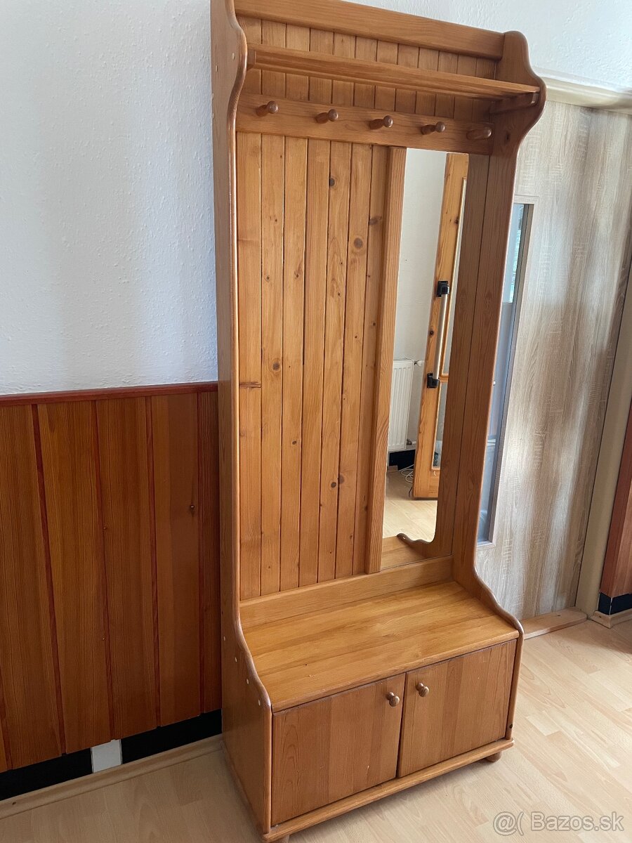 Vešiaková skriňa - 2