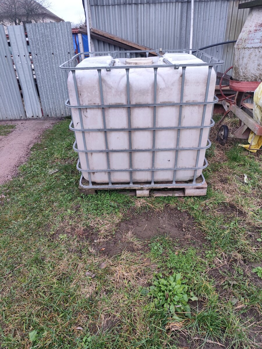 Predám 1000l IBC nádobu na vodu - 2
