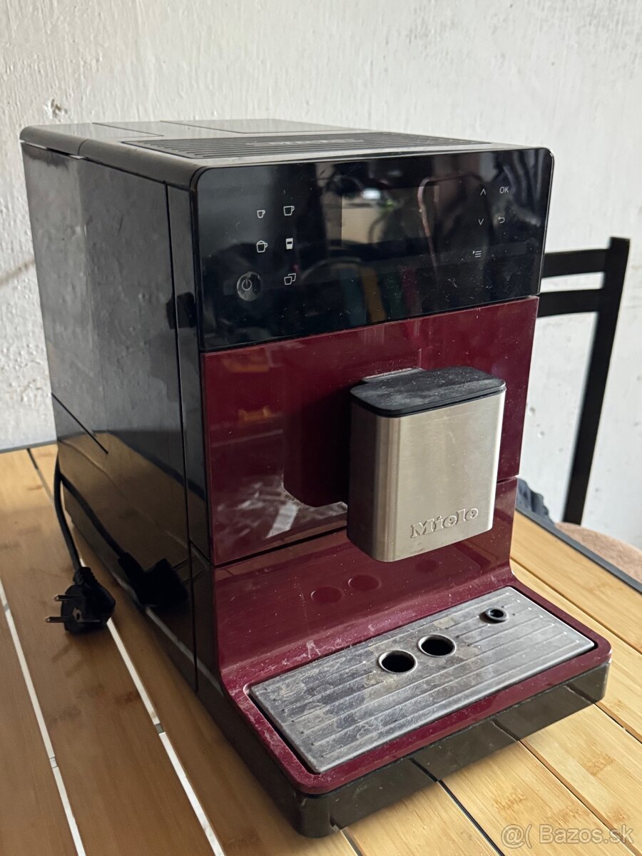 Predam kavovar Miele ( na opravu - 2