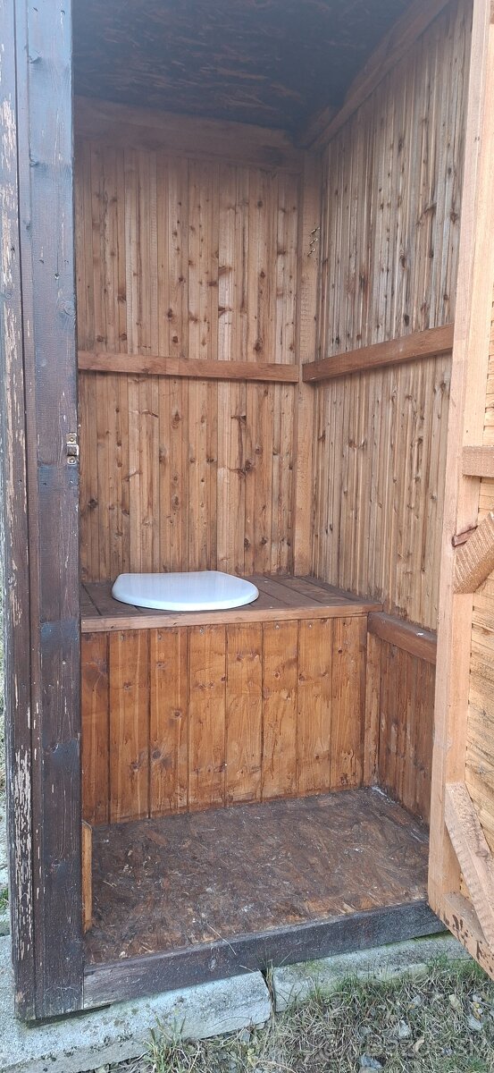 Drevená latrína - 2