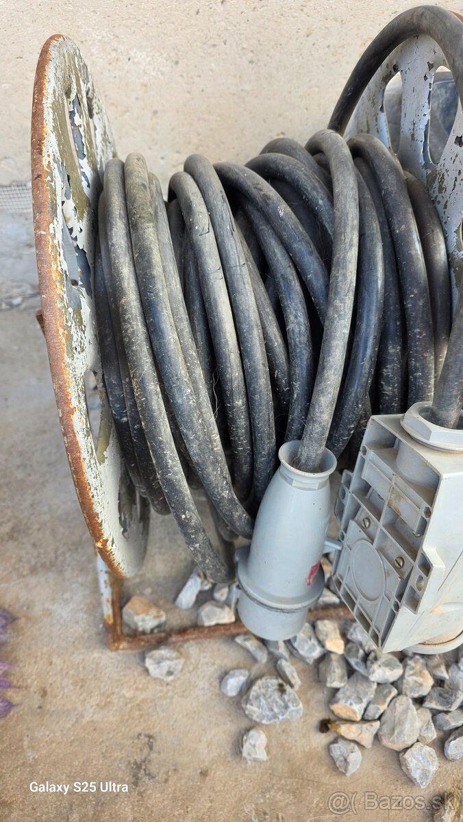 Predám predlzovaci kabel 380 v 40 metrov - 2
