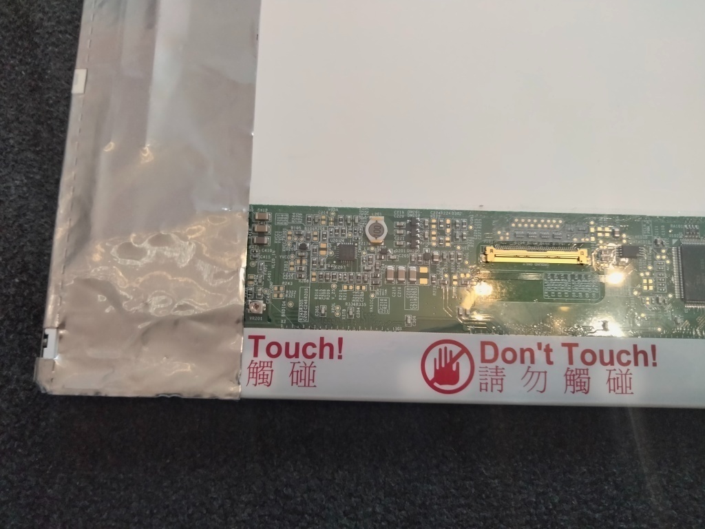 predám 15.6" LED displej , rozl. HD+ 1600x900 , B156RW01 - 2